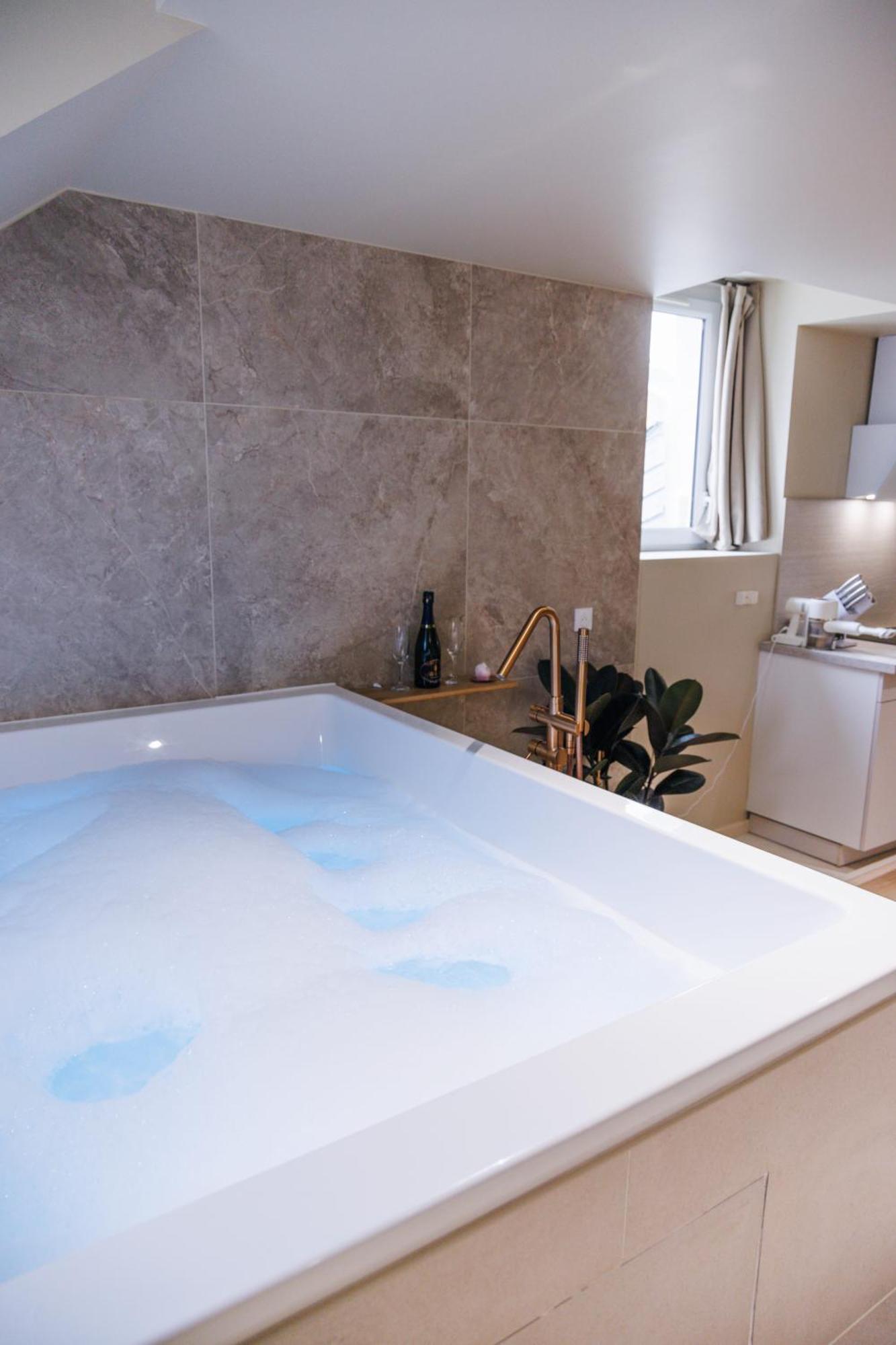 Eden Room - Luxe, Balneo & Sauna Le Mans Esterno foto